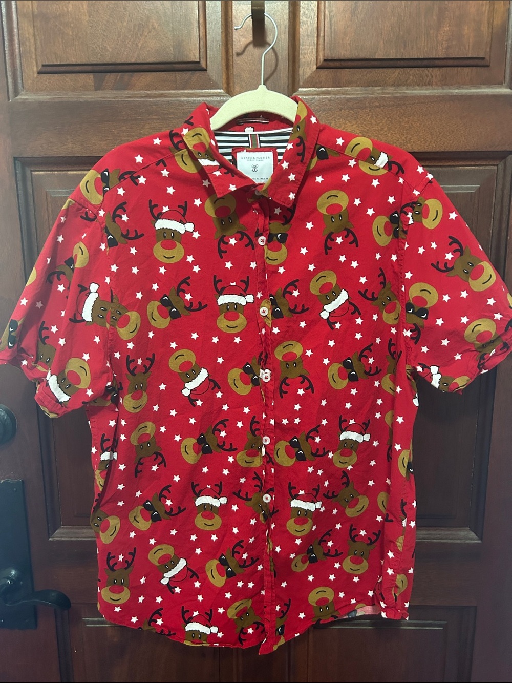 Denim & Flower Red Reindeer Print Short-Sleeve Button-Up Shirt